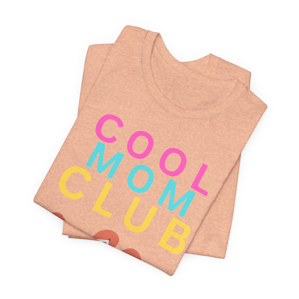 Cool Mom Club Beach Tee — Beach Bag Graphic T-Shirt