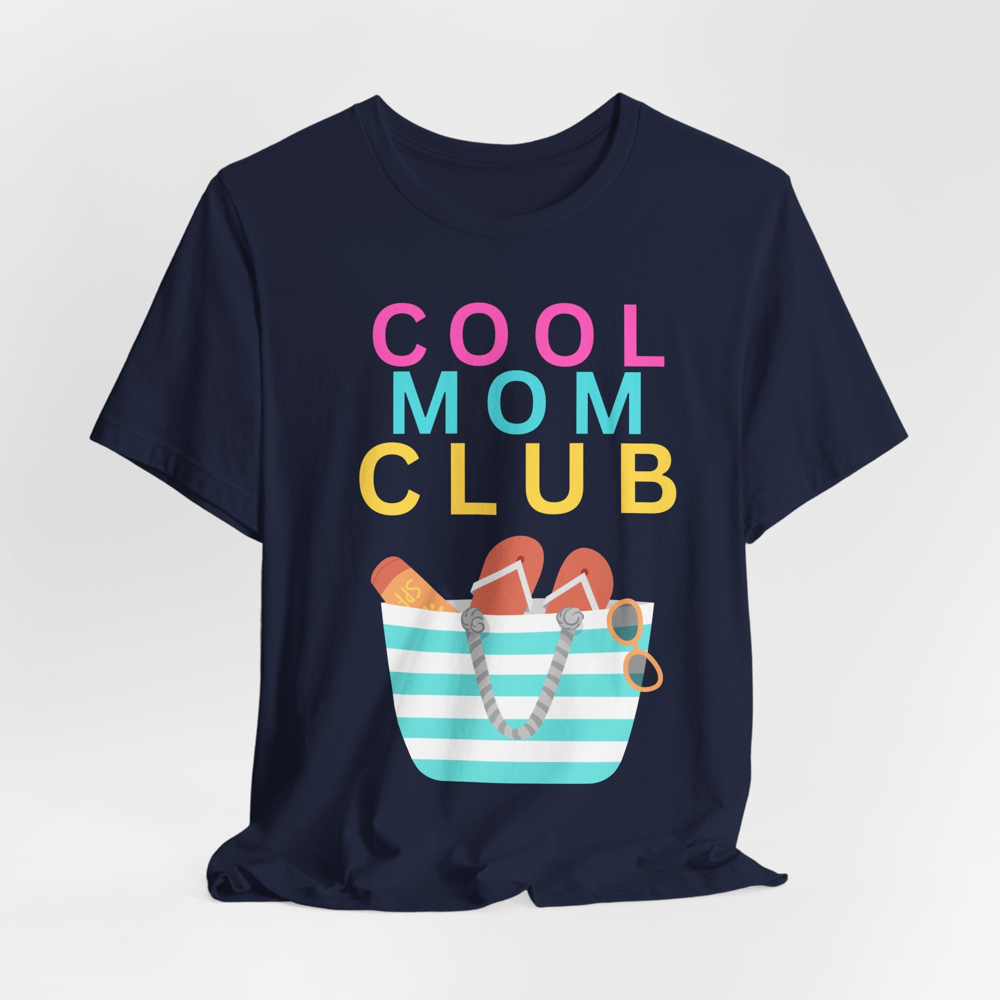 Cool Mom Club Beach Tee — Beach Bag Graphic T-Shirt