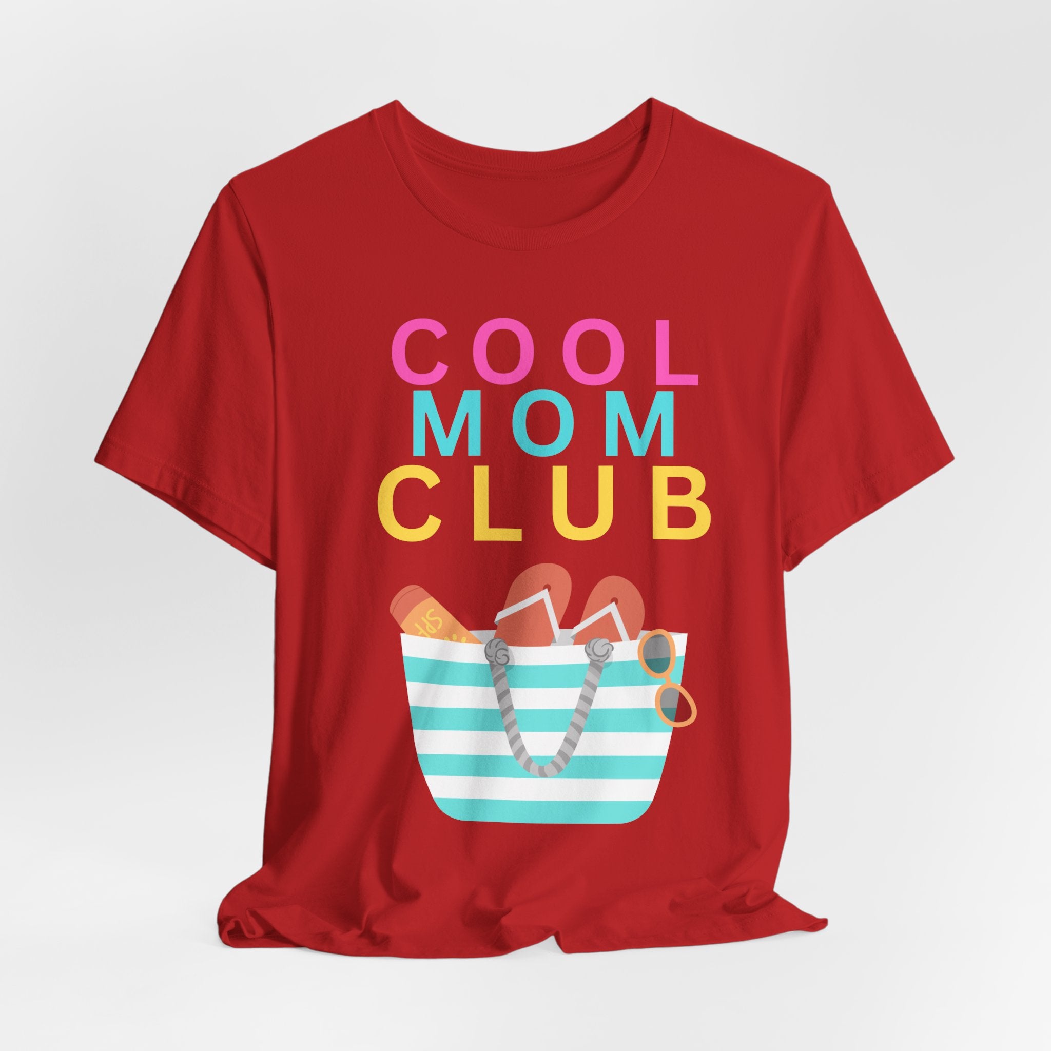 Cool Mom Club Beach Tee — Beach Bag Graphic T-Shirt