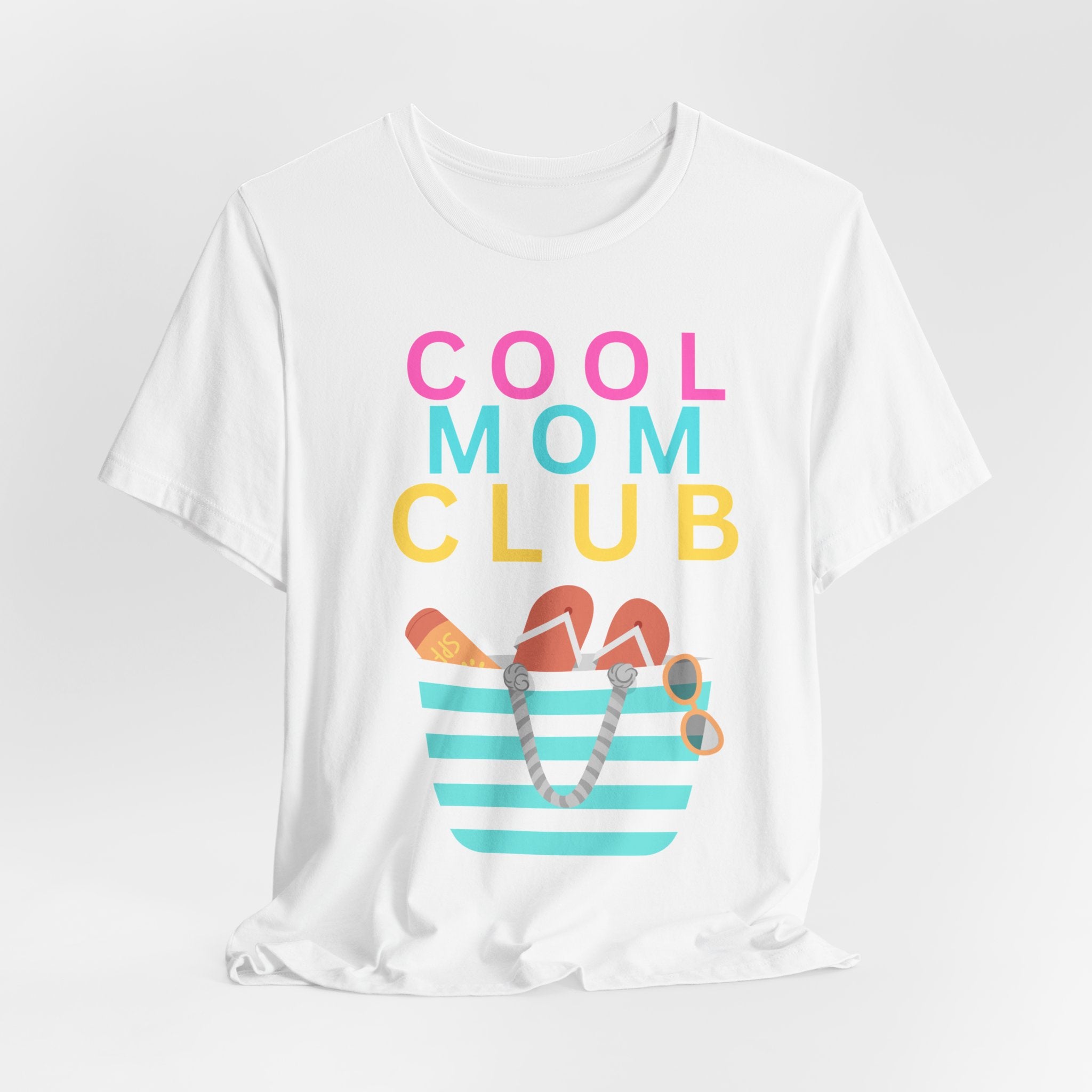Cool Mom Club Beach Tee — Beach Bag Graphic T-Shirt