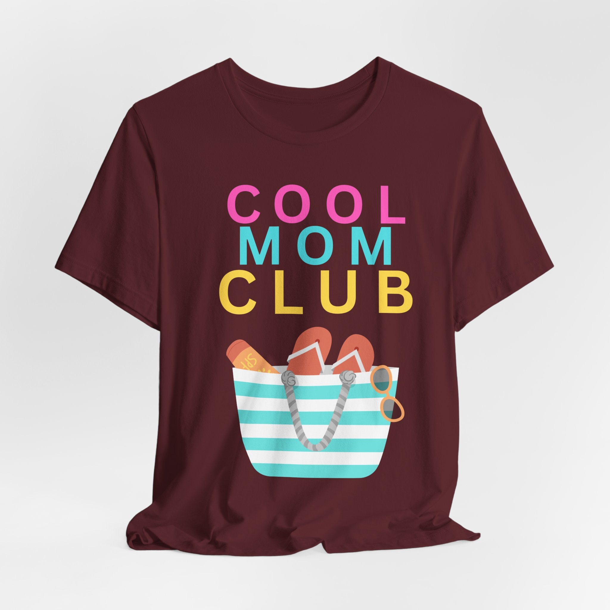 Cool Mom Club Beach Tee — Beach Bag Graphic T-Shirt