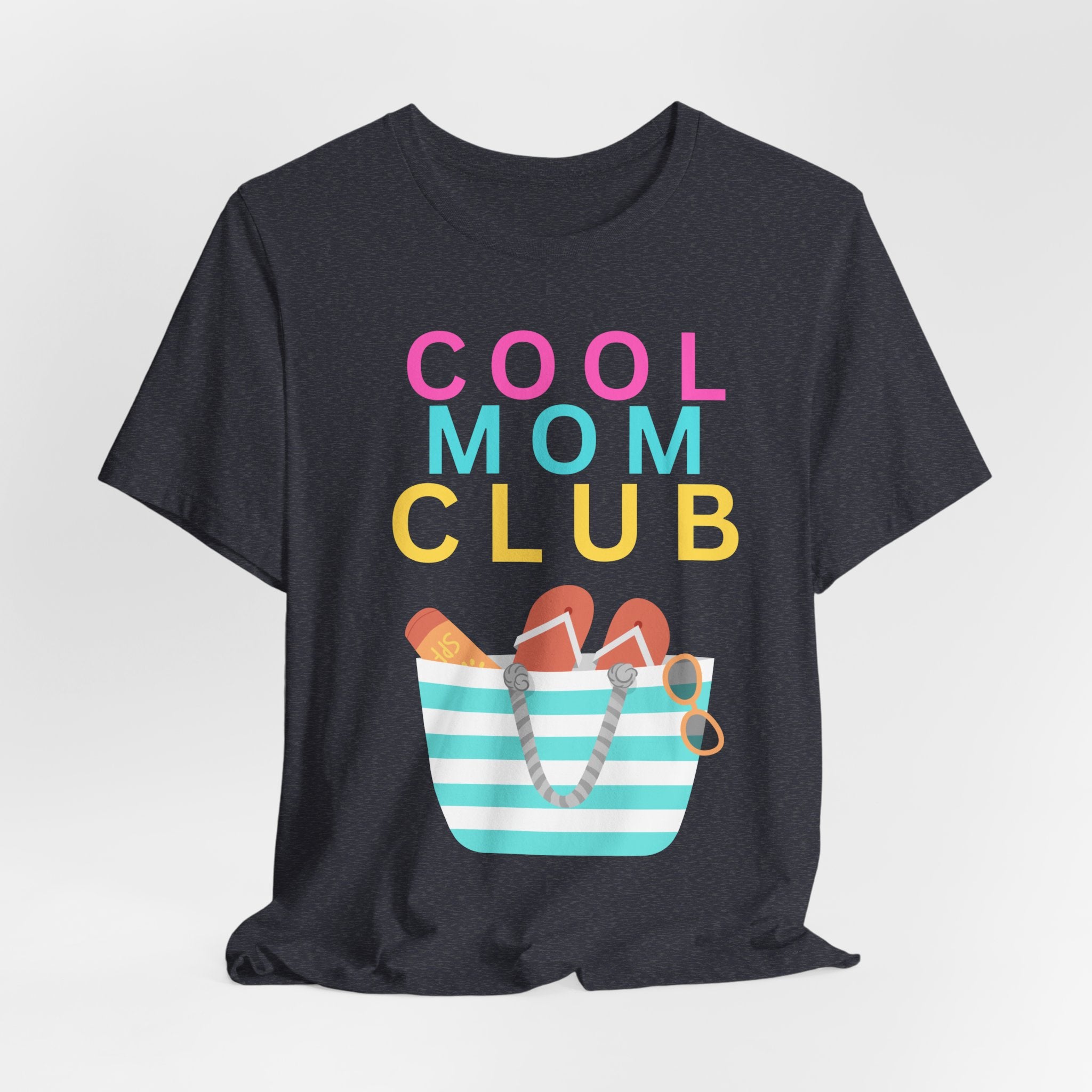 Cool Mom Club Beach Tee — Beach Bag Graphic T-Shirt