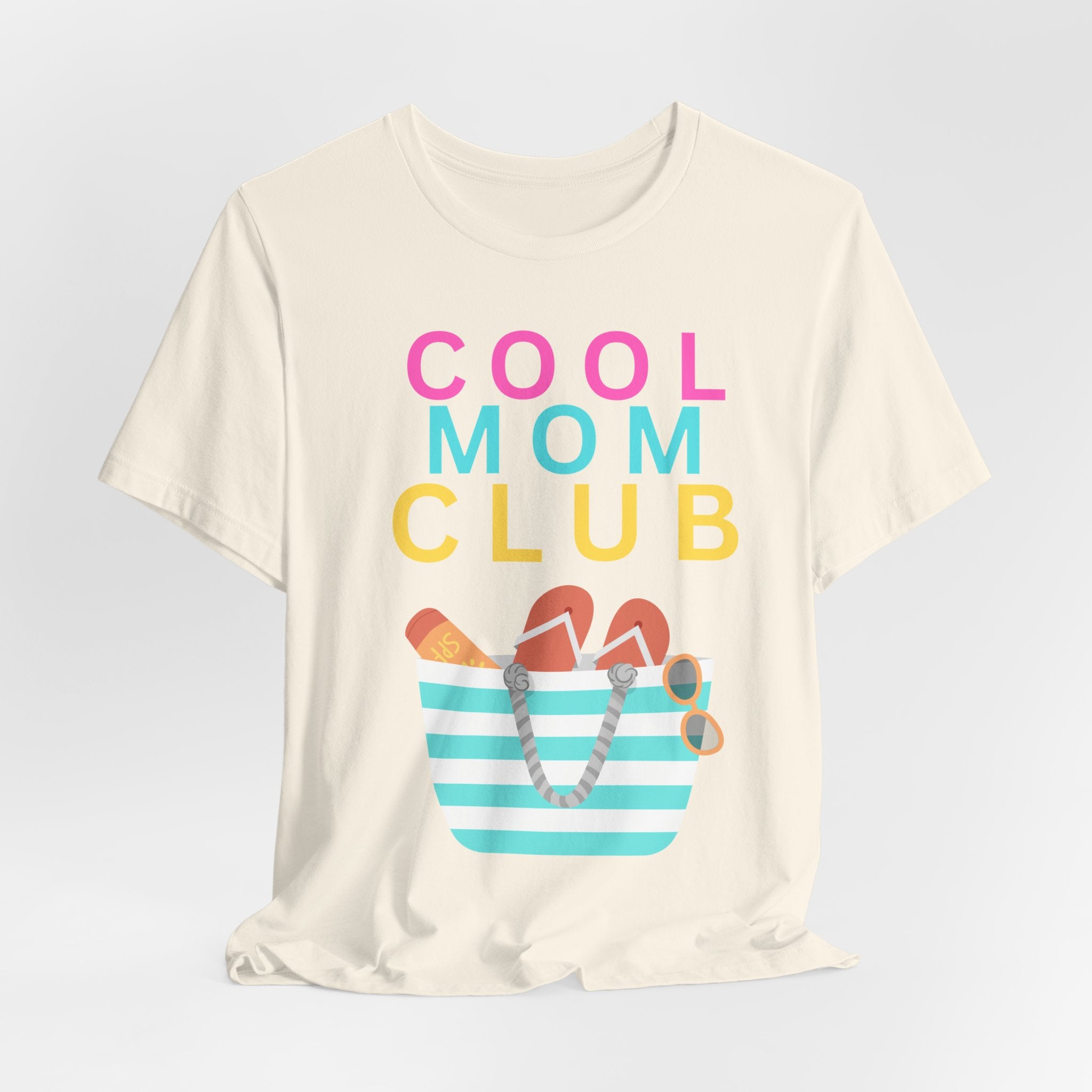 Cool Mom Club Beach Tee — Beach Bag Graphic T-Shirt