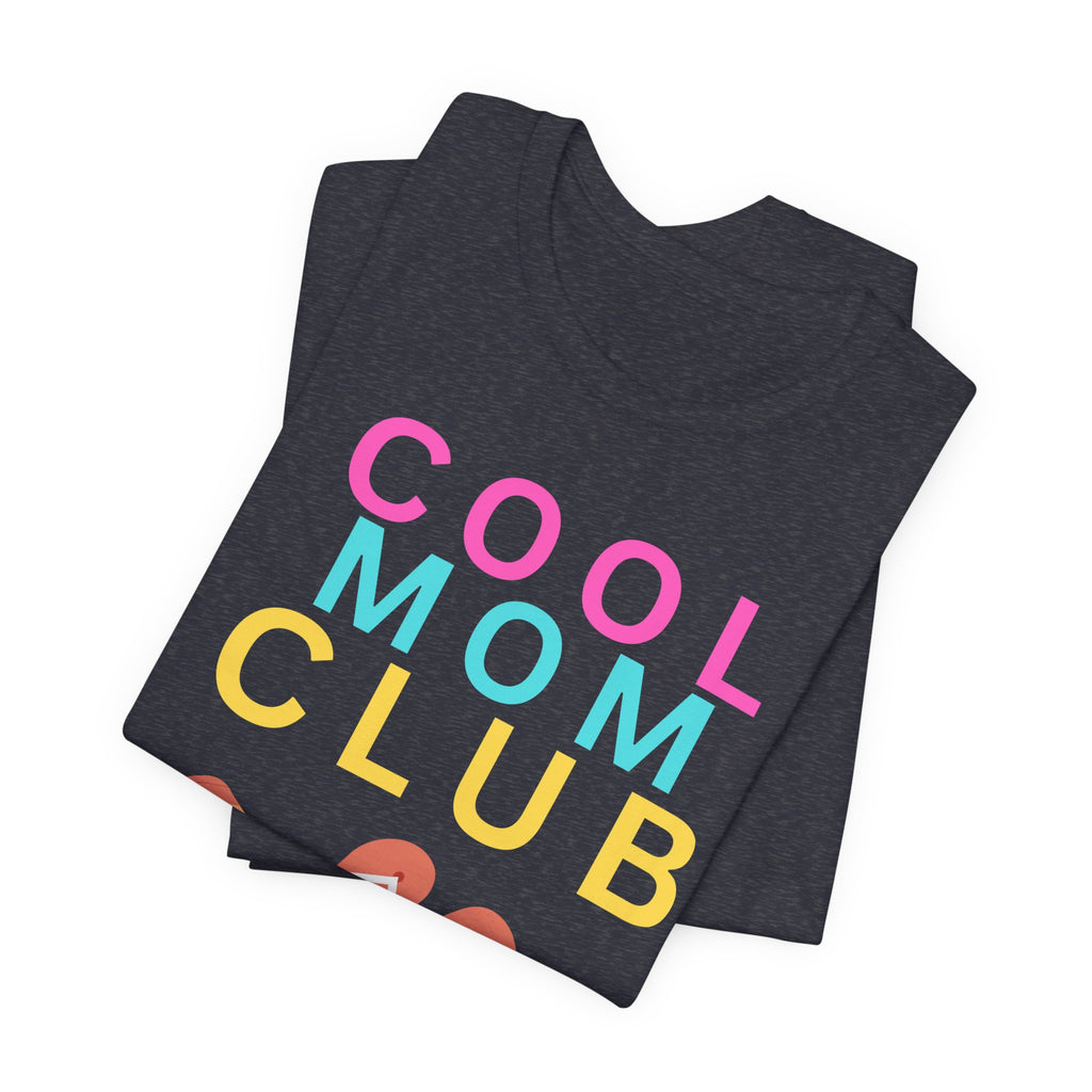 Cool Mom Club Beach Tee — Beach Bag Graphic T-Shirt