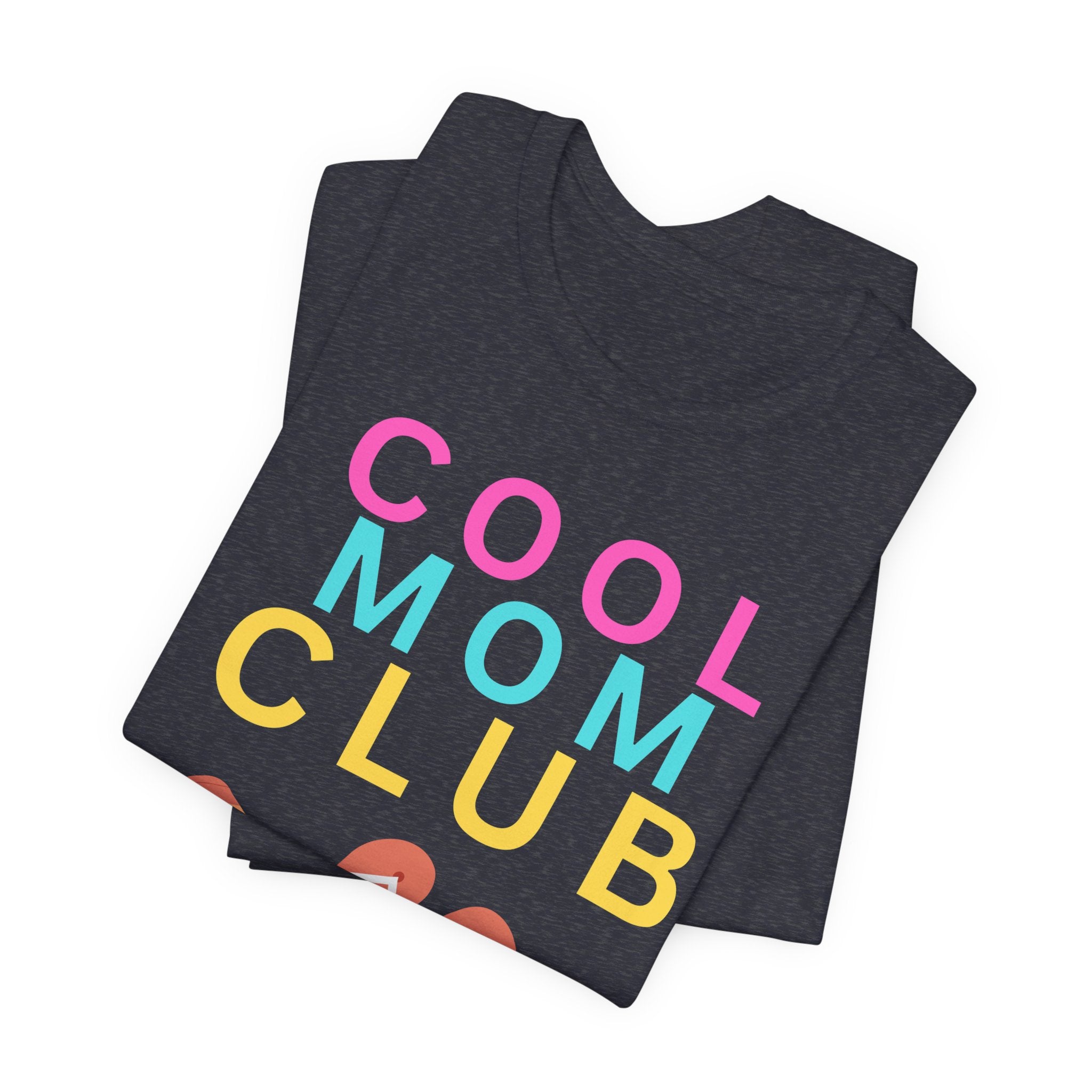 Cool Mom Club Beach Tee — Beach Bag Graphic T-Shirt