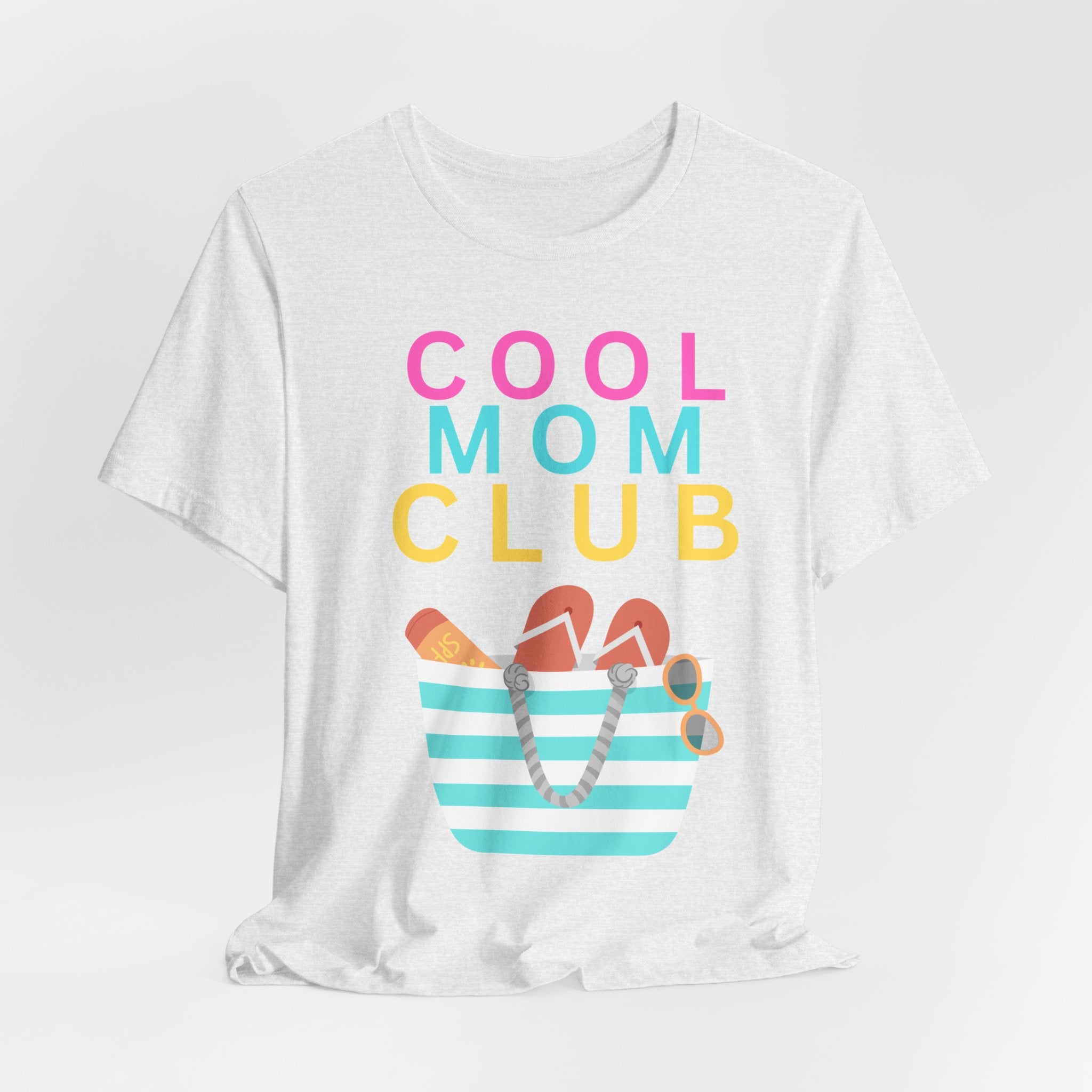 Cool Mom Club Beach Tee — Beach Bag Graphic T-Shirt