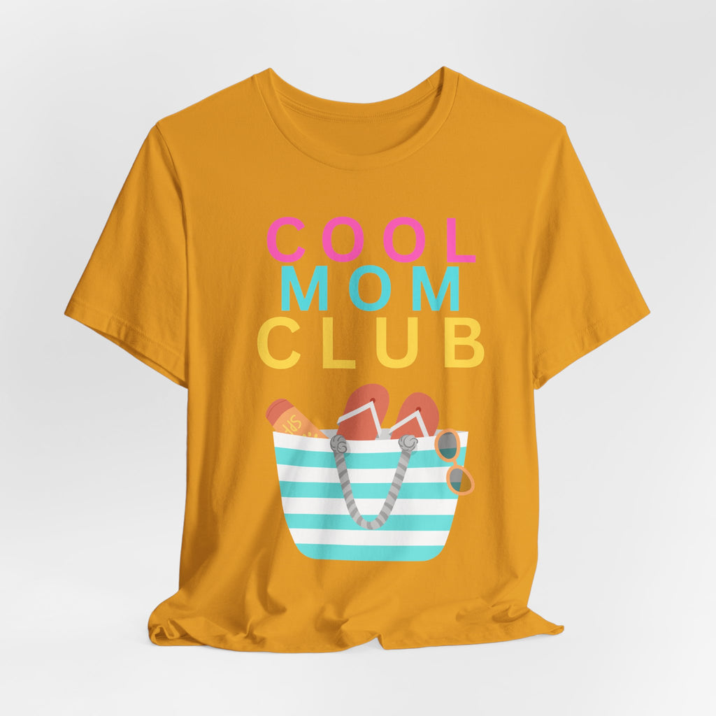 Cool Mom Club Beach Tee — Beach Bag Graphic T-Shirt