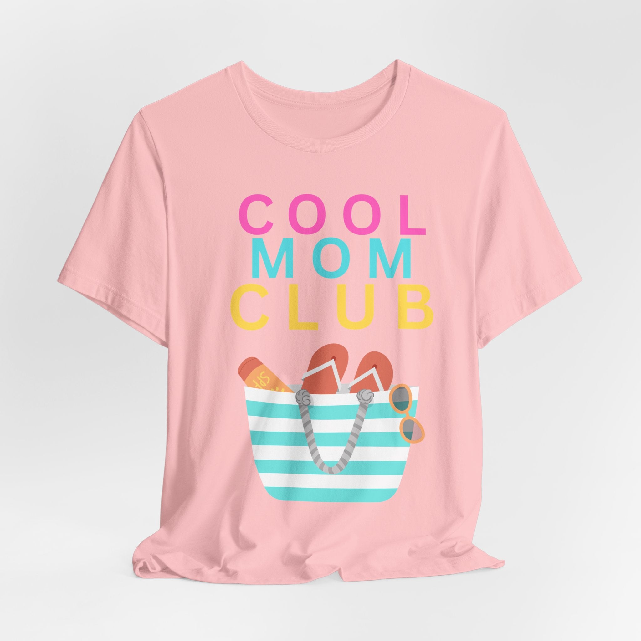 Cool Mom Club Beach Tee — Beach Bag Graphic T-Shirt