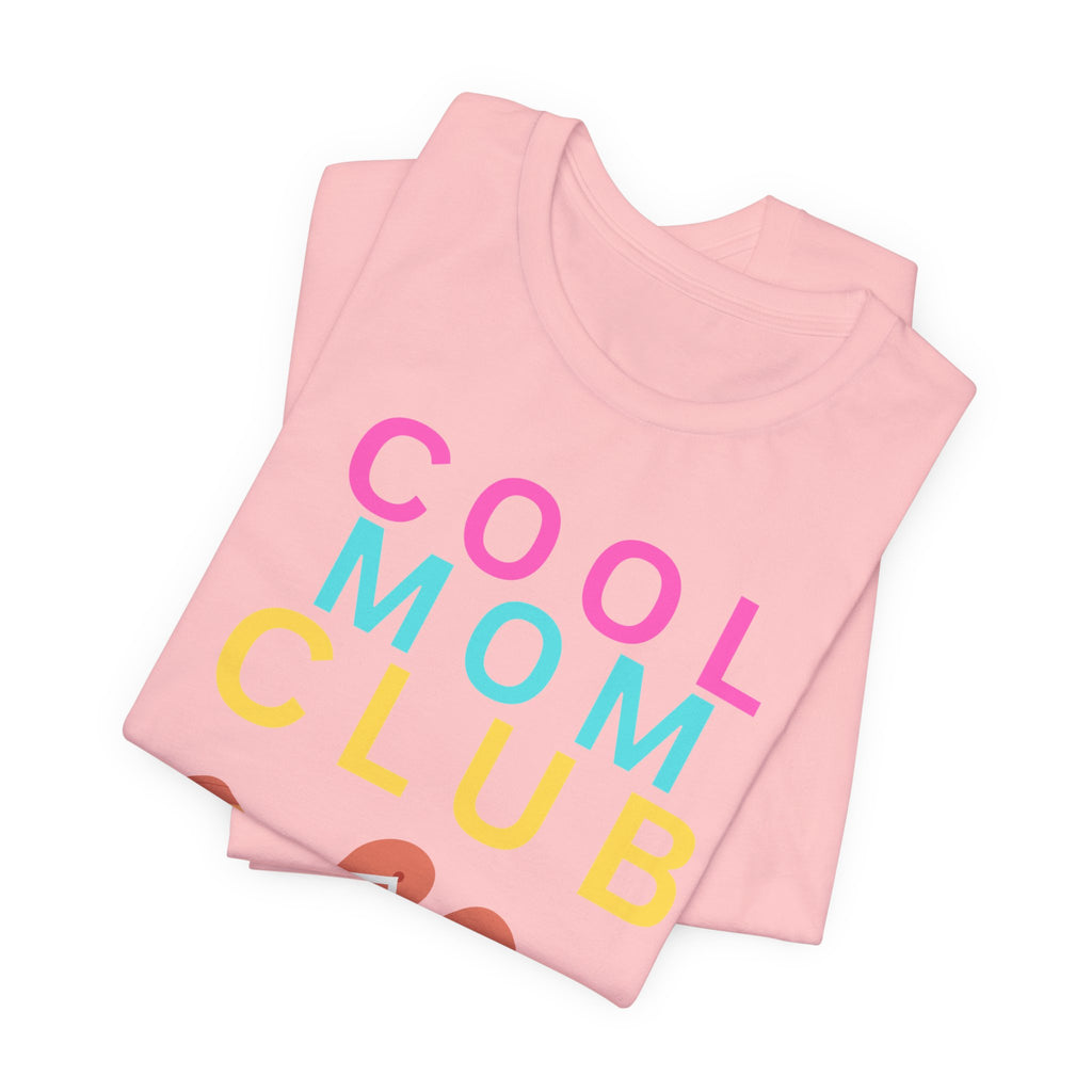 Cool Mom Club Beach Tee — Beach Bag Graphic T-Shirt
