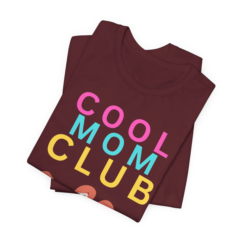 Cool Mom Club Beach Tee — Beach Bag Graphic T-Shirt