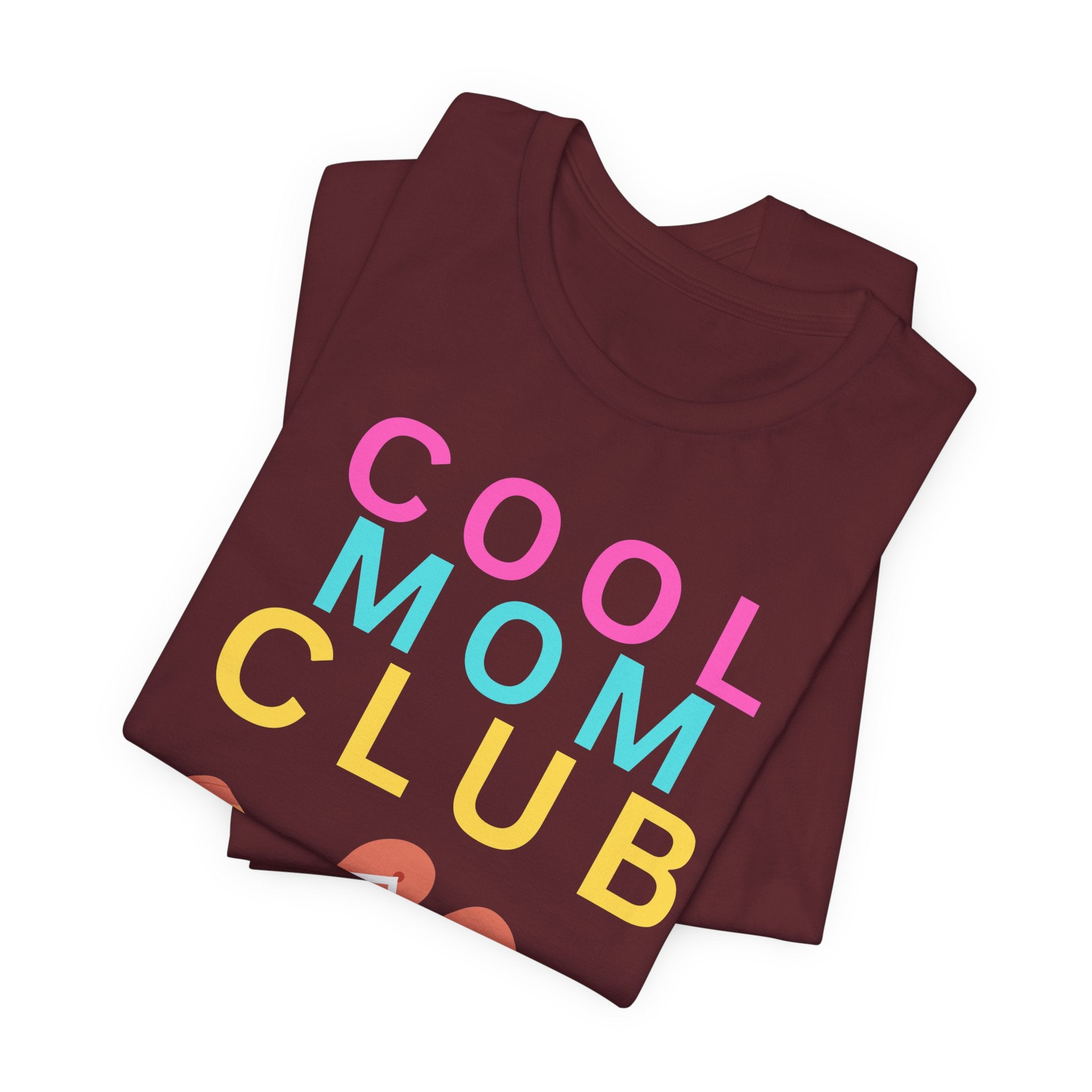 Cool Mom Club Beach Tee — Beach Bag Graphic T-Shirt