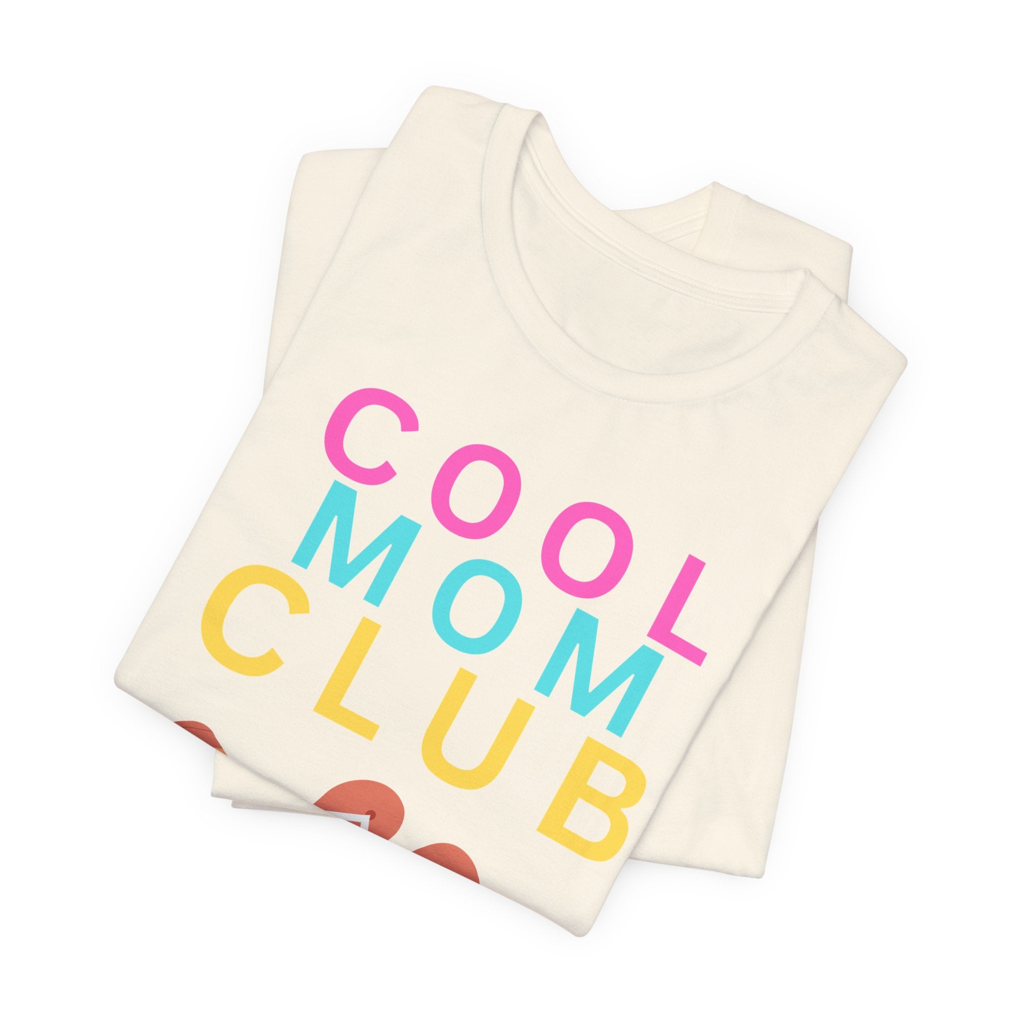Cool Mom Club Beach Tee — Beach Bag Graphic T-Shirt