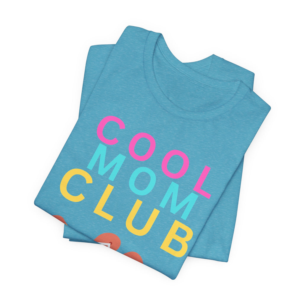 Cool Mom Club Beach Tee — Beach Bag Graphic T-Shirt
