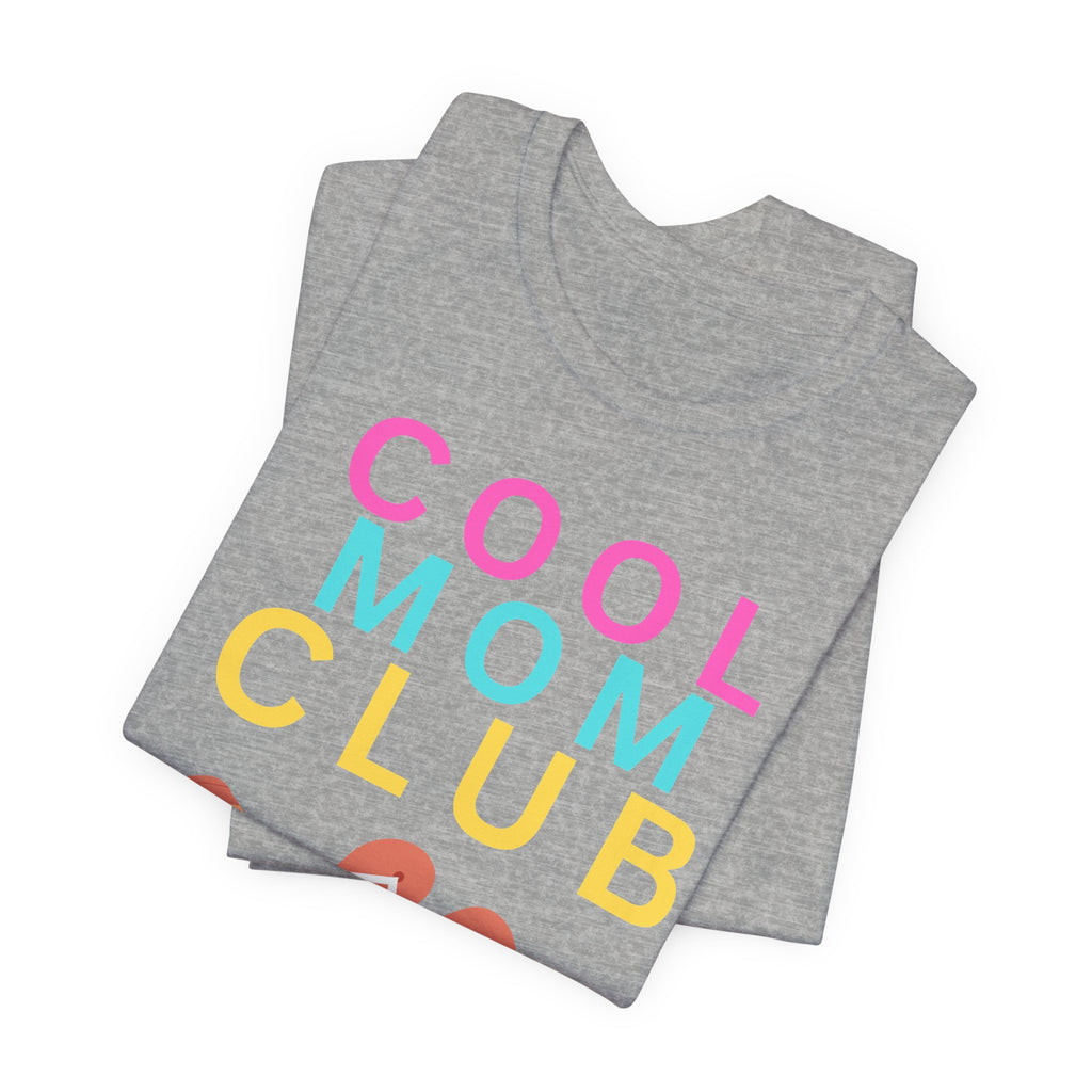 Cool Mom Club Beach Tee — Beach Bag Graphic T-Shirt