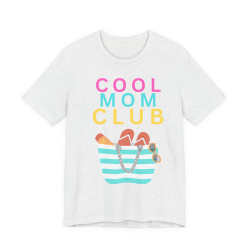 Cool Mom Club Beach Tee — Beach Bag Graphic T-Shirt