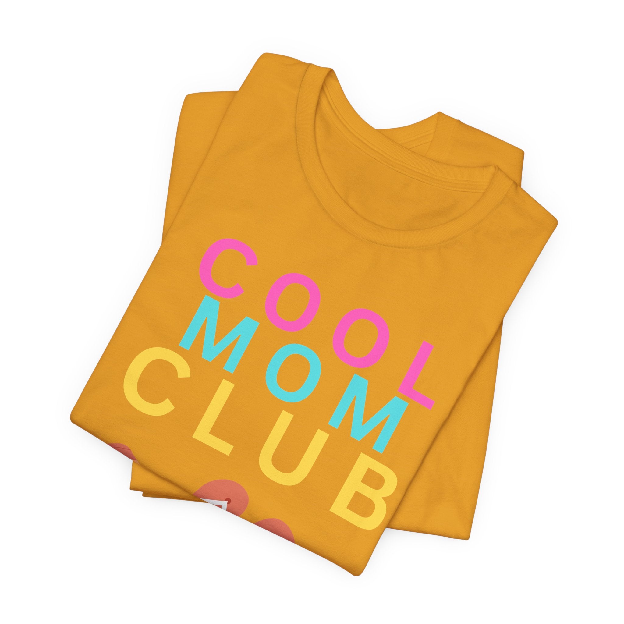 Cool Mom Club Beach Tee — Beach Bag Graphic T-Shirt