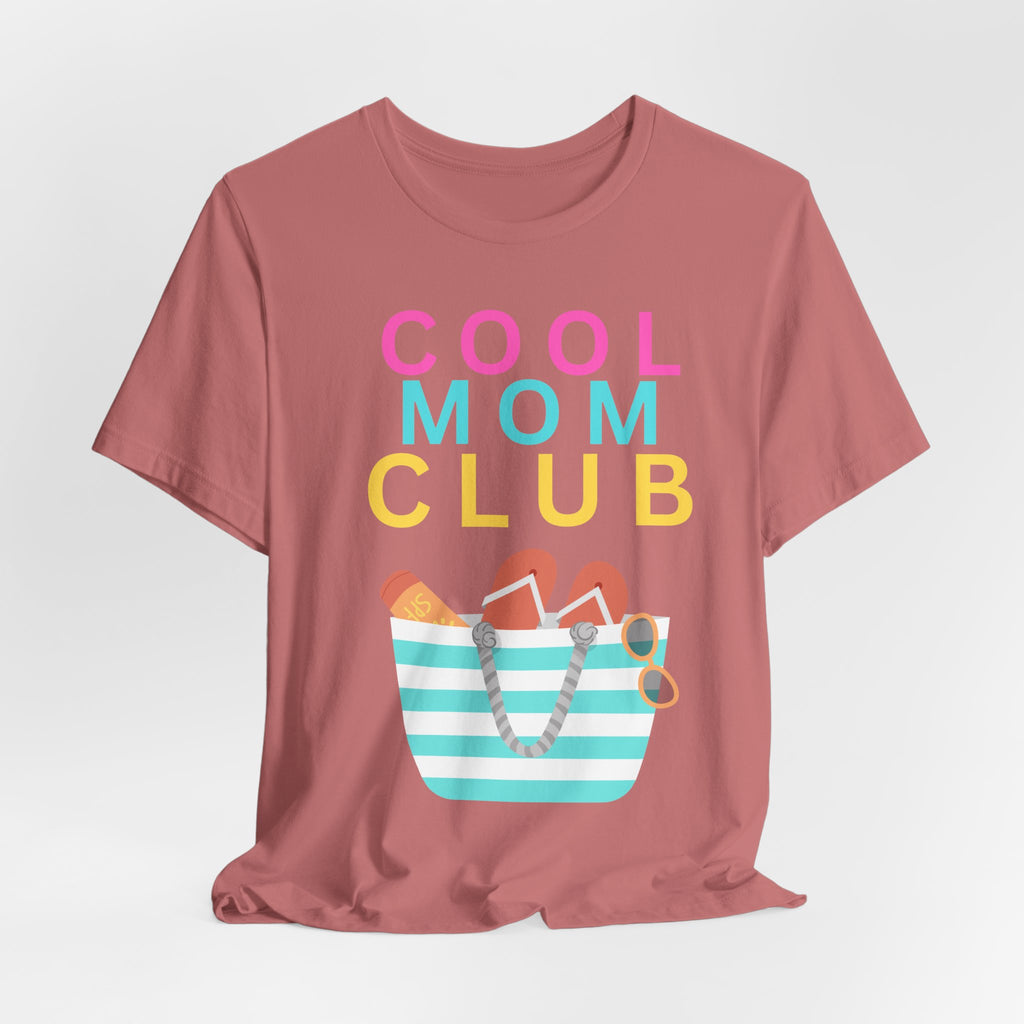 Cool Mom Club Beach Tee — Beach Bag Graphic T-Shirt