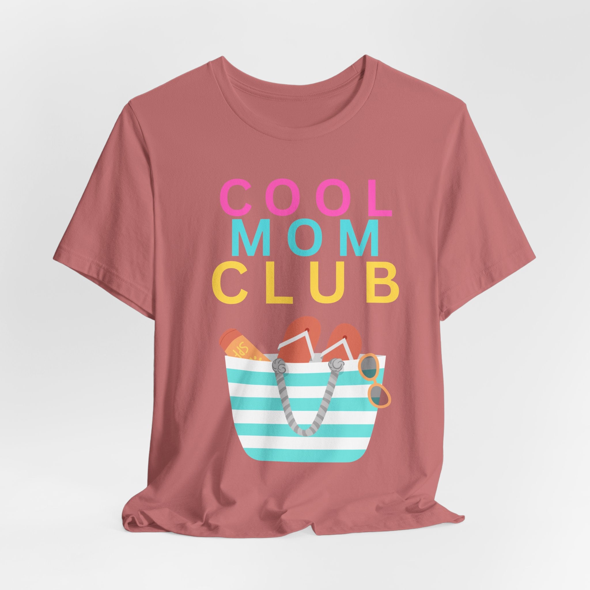 Cool Mom Club Beach Tee — Beach Bag Graphic T-Shirt