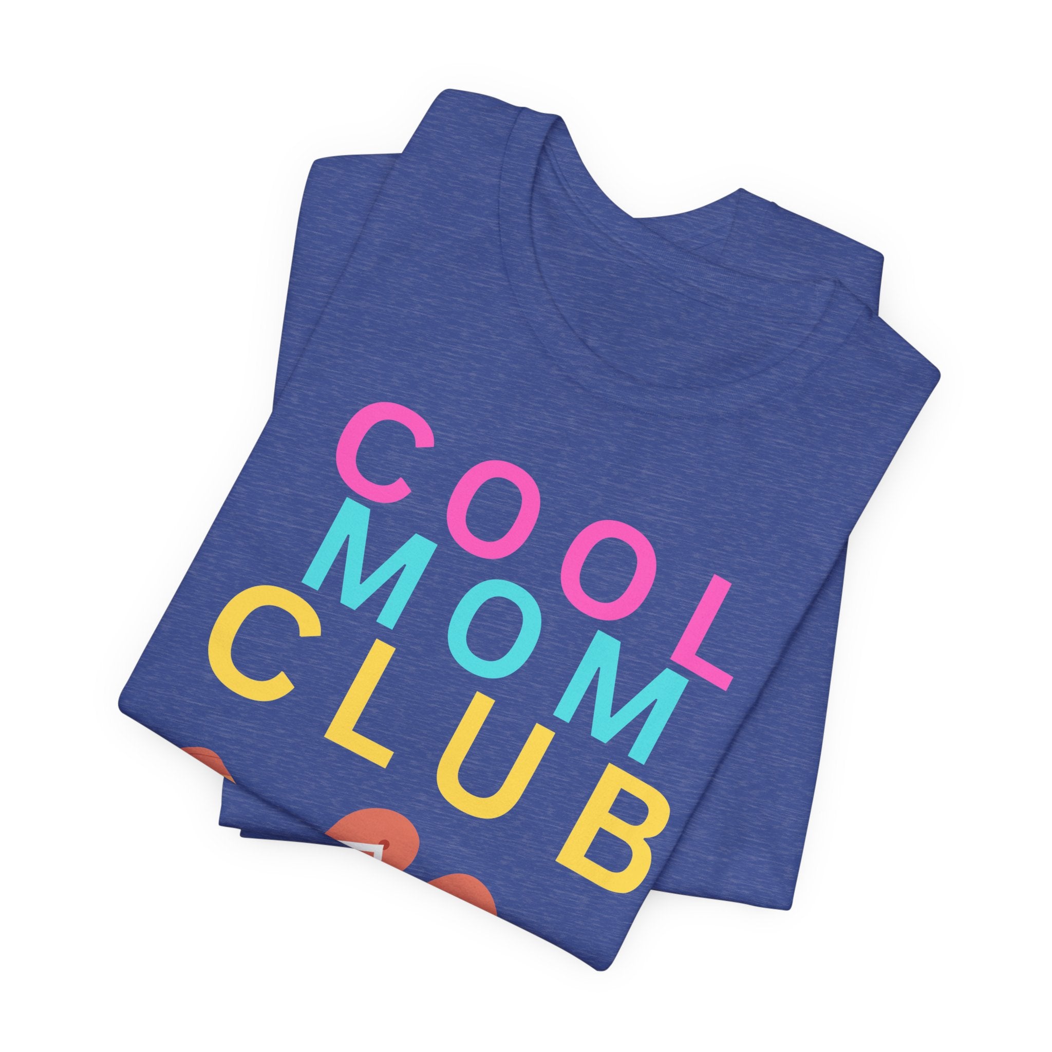 Cool Mom Club Beach Tee — Beach Bag Graphic T-Shirt