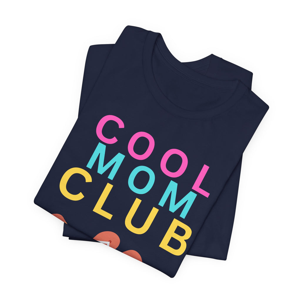 Cool Mom Club Beach Tee — Beach Bag Graphic T-Shirt