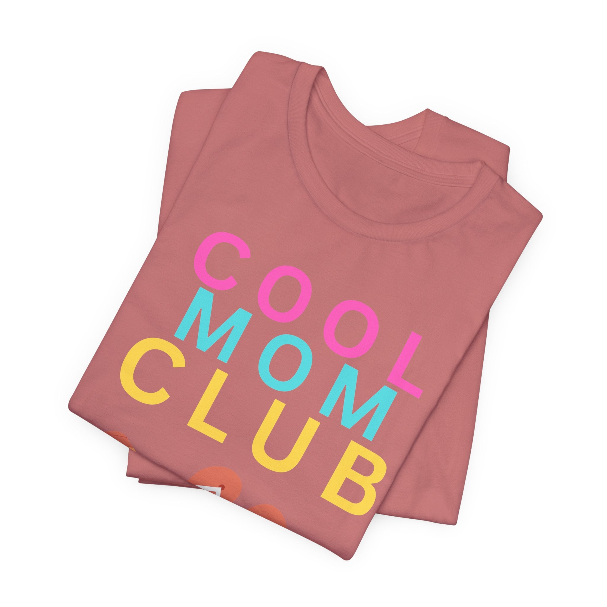 Cool Mom Club Beach Tee — Beach Bag Graphic T-Shirt