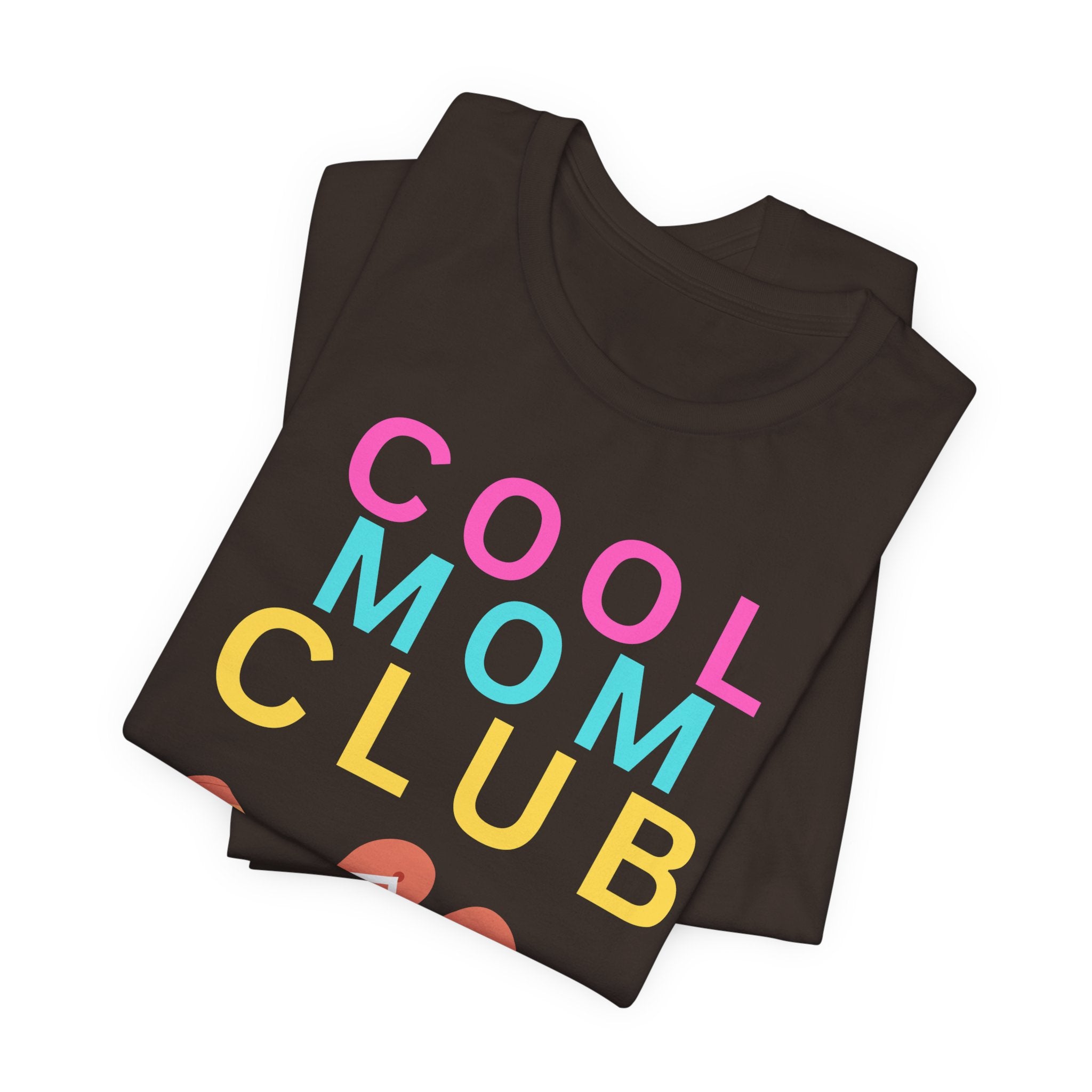 Cool Mom Club Beach Tee — Beach Bag Graphic T-Shirt