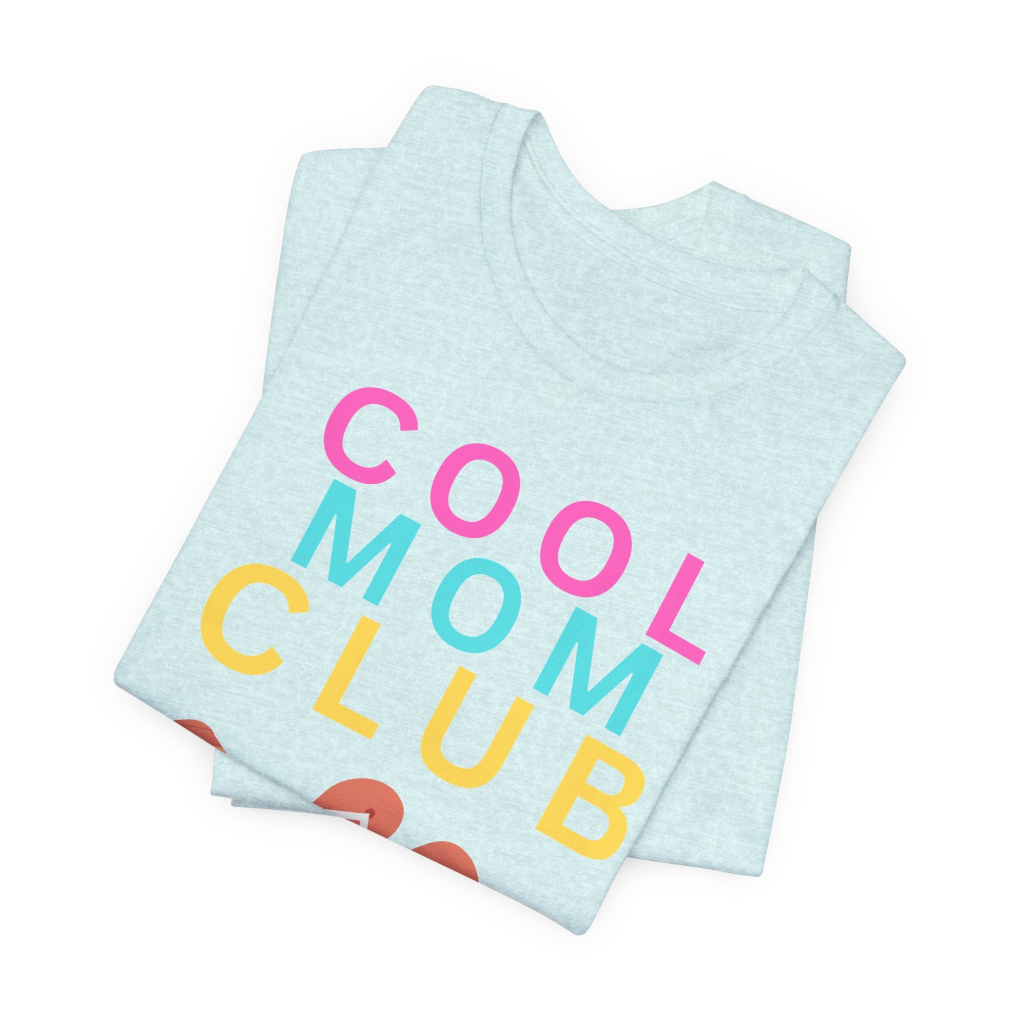 Cool Mom Club Beach Tee — Beach Bag Graphic T-Shirt
