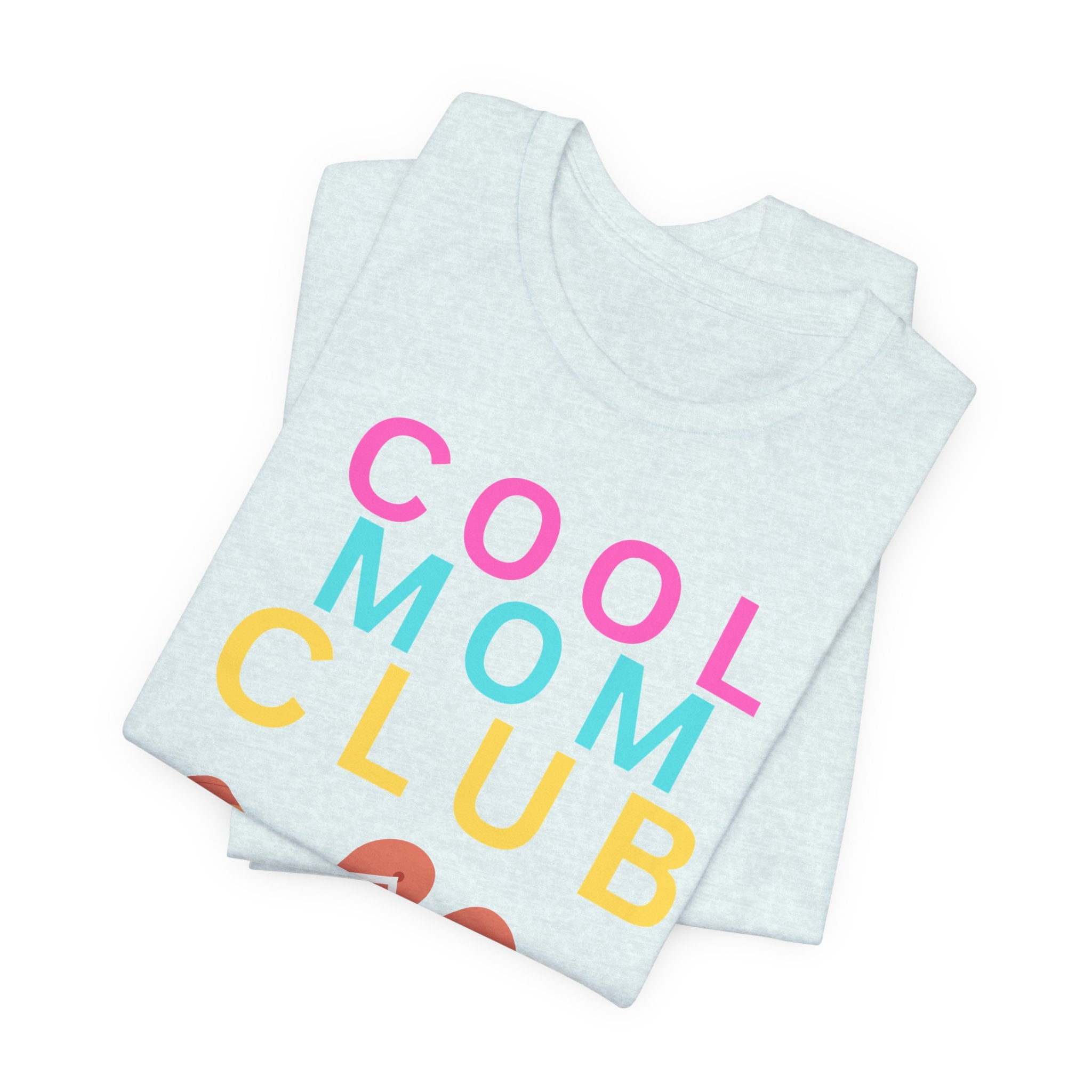 Cool Mom Club Beach Tee — Beach Bag Graphic T-Shirt